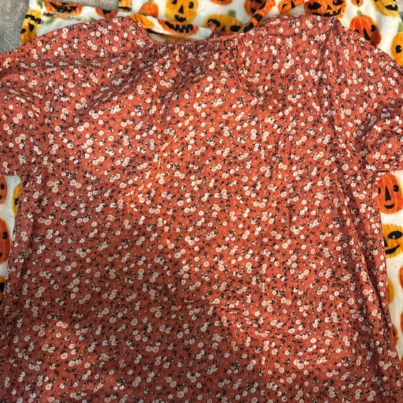 Universal thread button up blouse - Picture 2 of 2